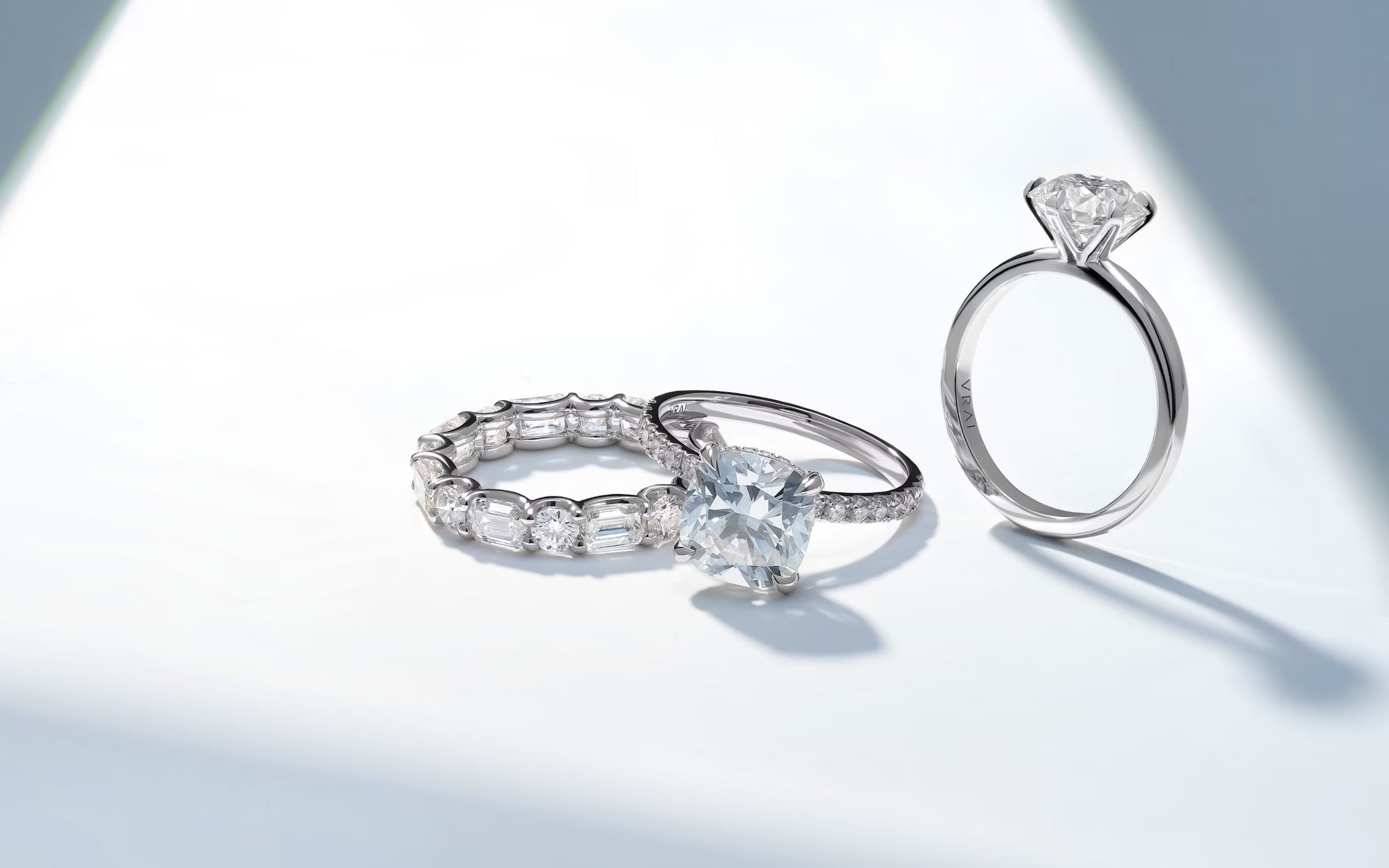 Oval vs Round Diamond: Which Shape is Right for You?
